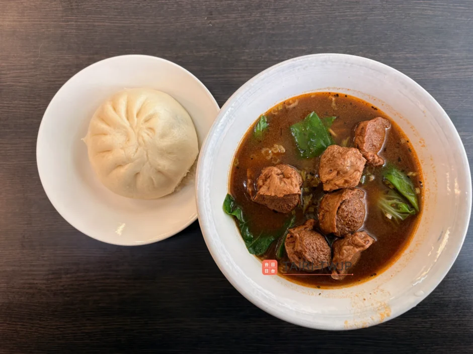 雪裡紅素食點心-紅燒麵と高菜まん