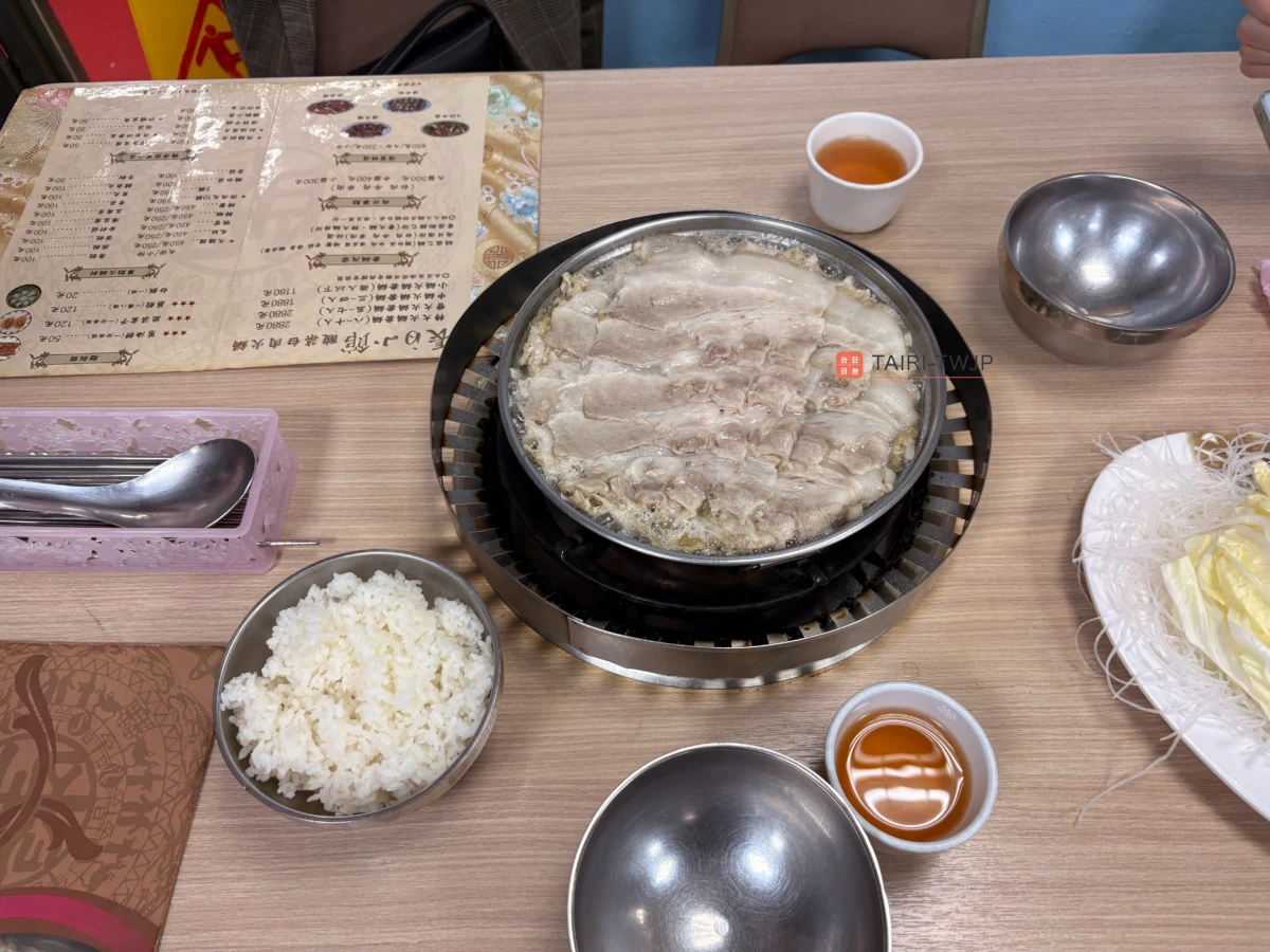 長白小館の酸菜白肉鍋