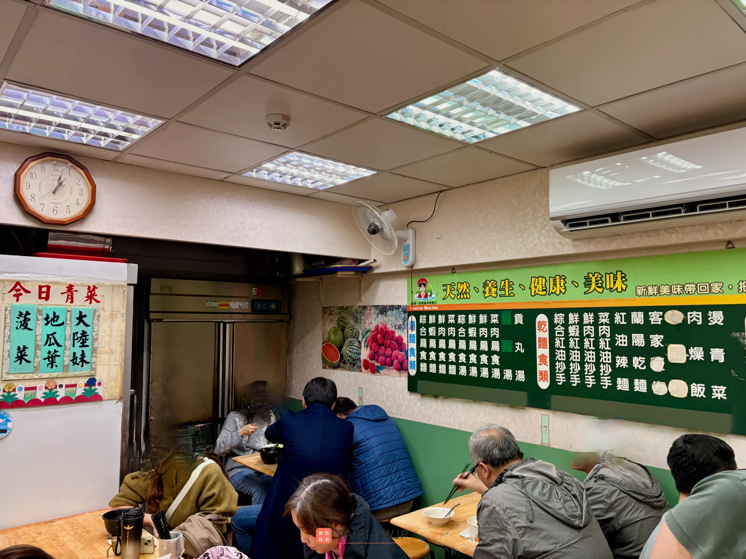 花蓮扁食李王麻辣湯品の店内