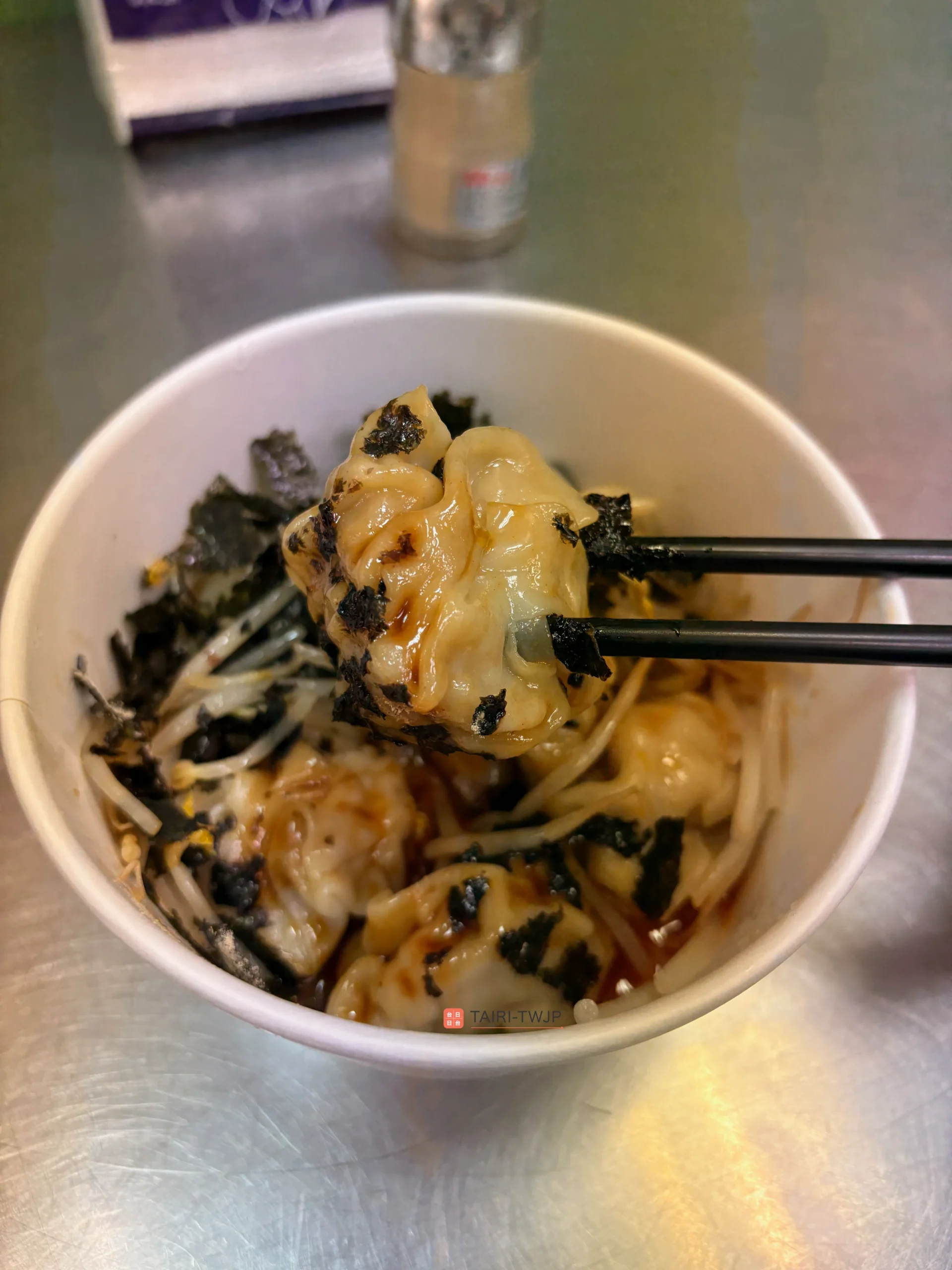 花蓮扁食李王麻辣湯品のワンタン