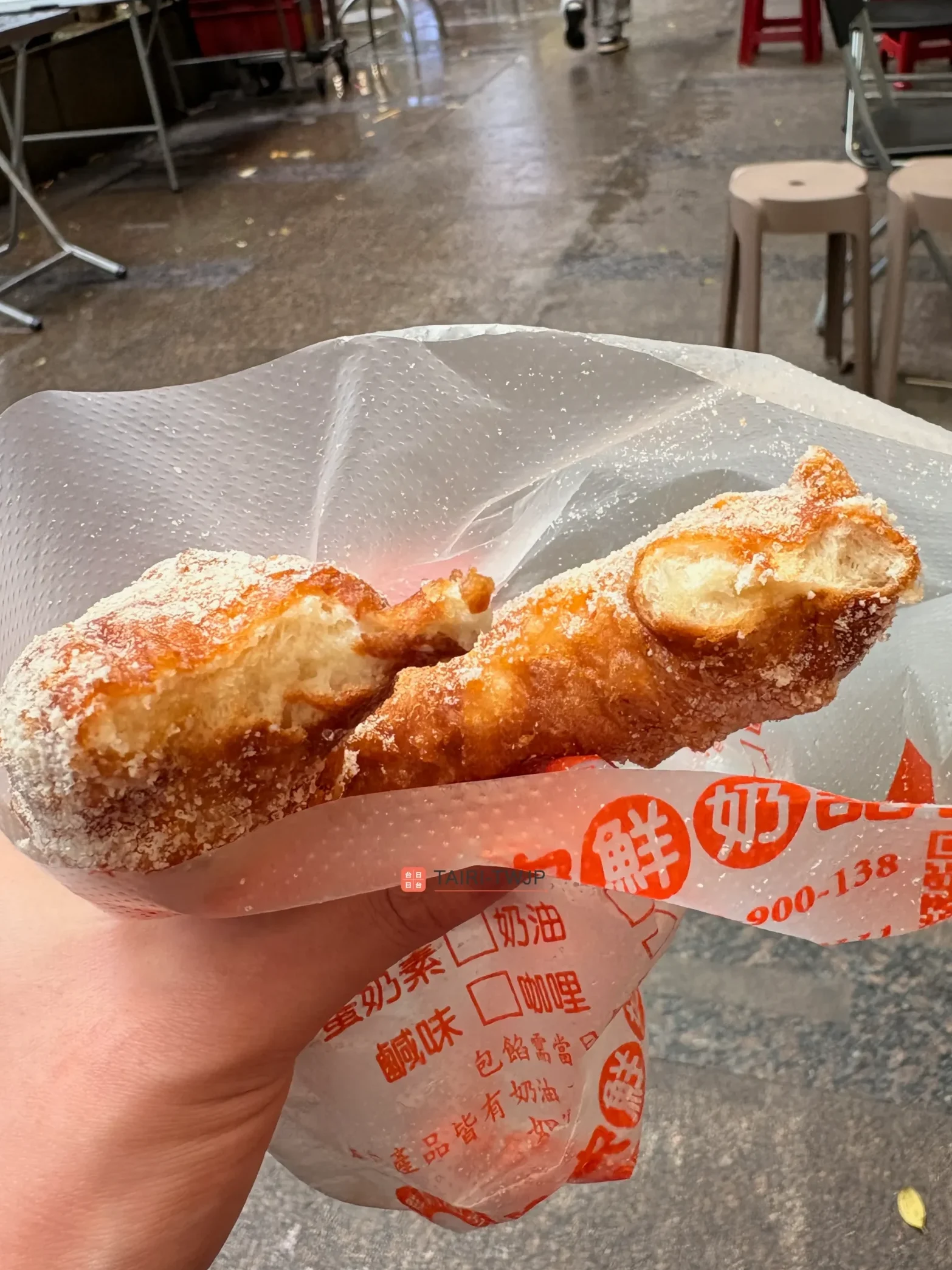 脆皮鮮奶甜甜圈のプレーン味のドーナツ