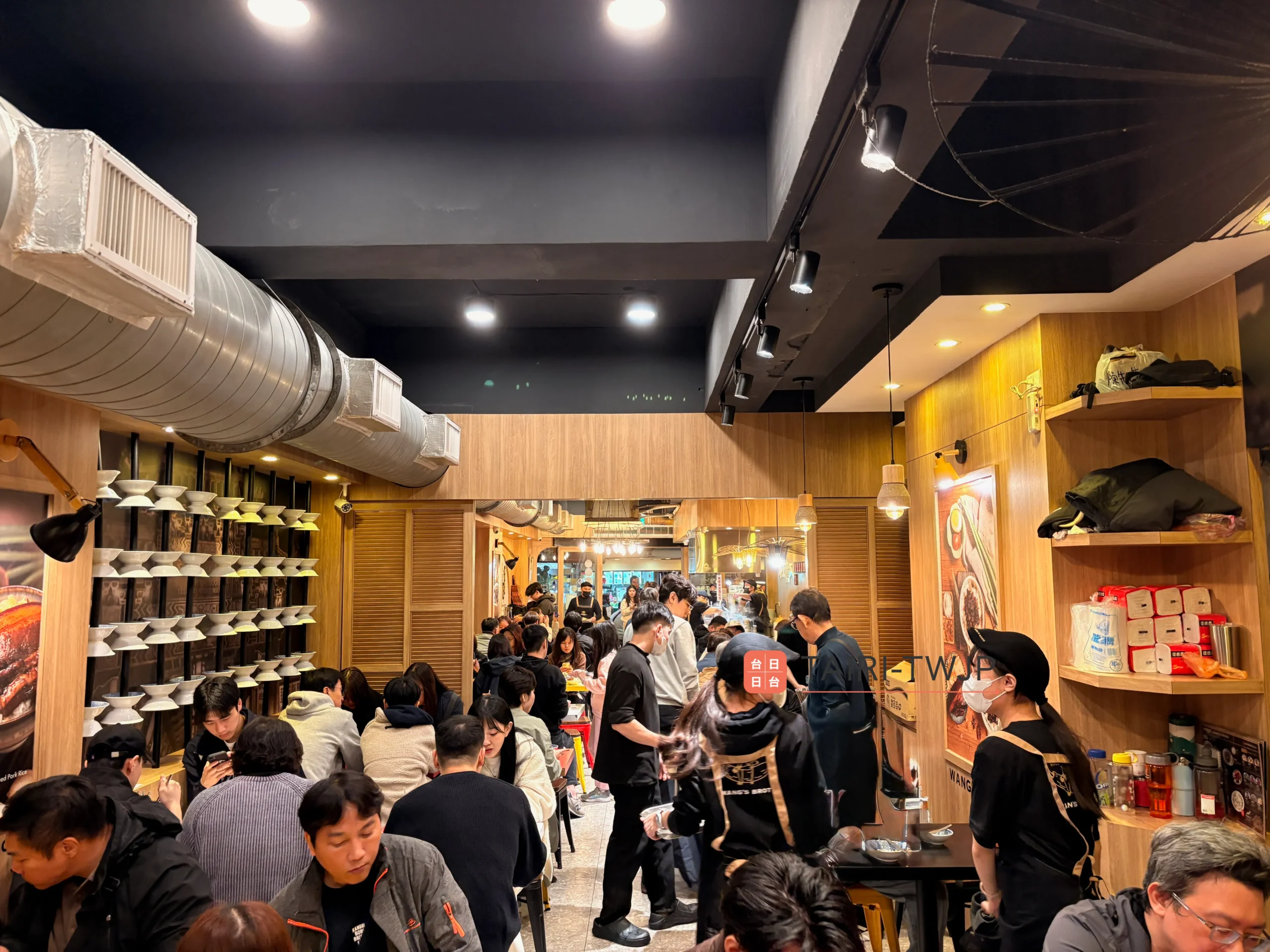 小王老瓜-奥から見た店内