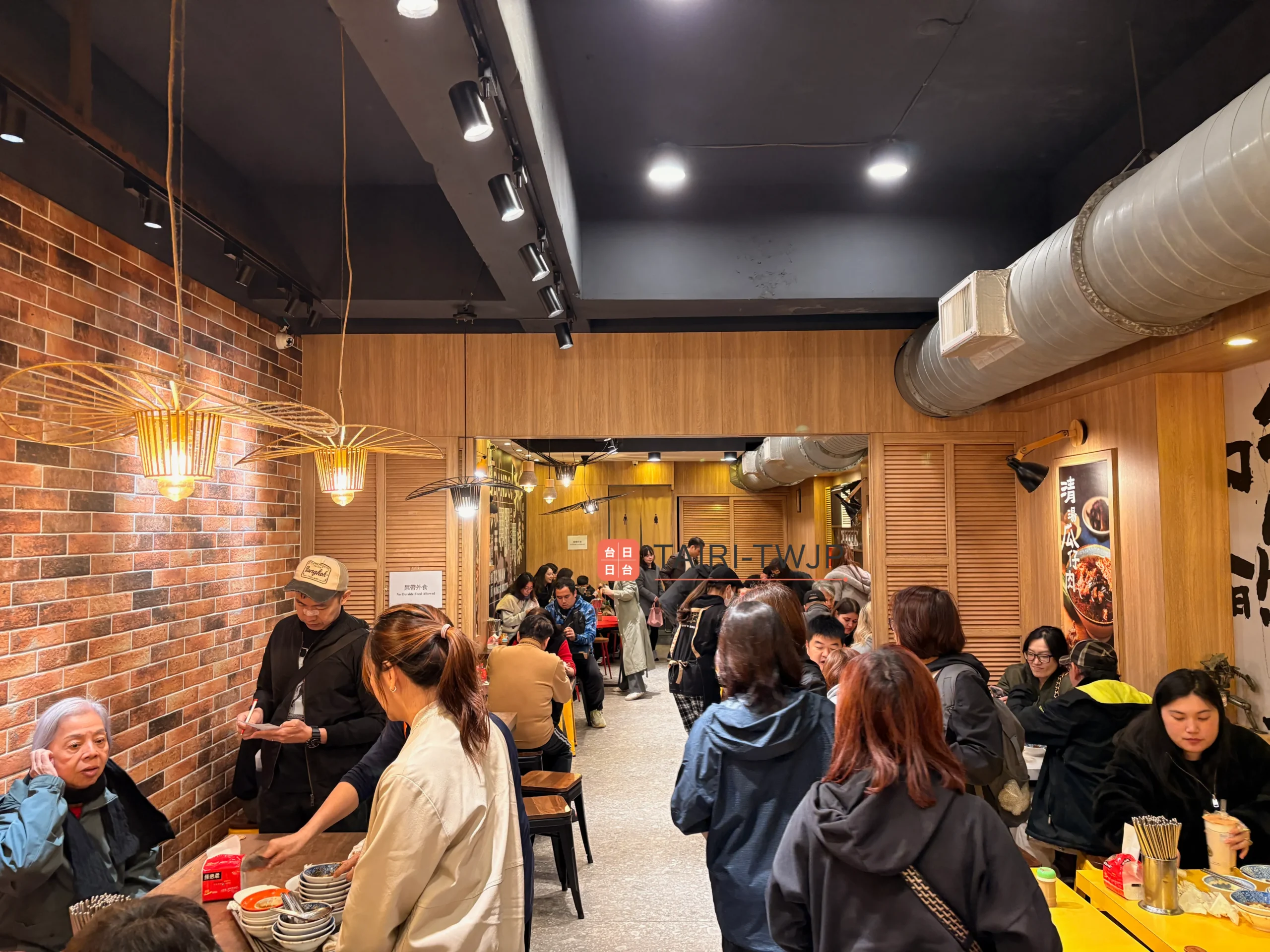 小王老瓜-前から見た店内