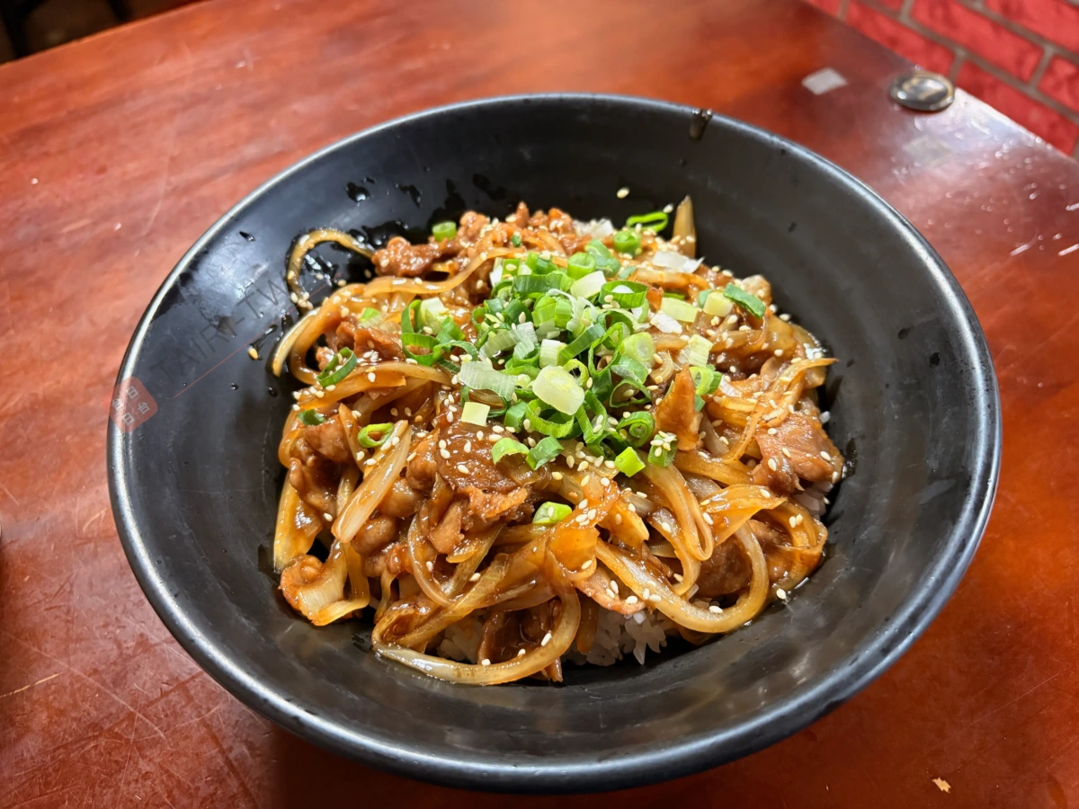 阮家廚坊の豬肉蓋飯