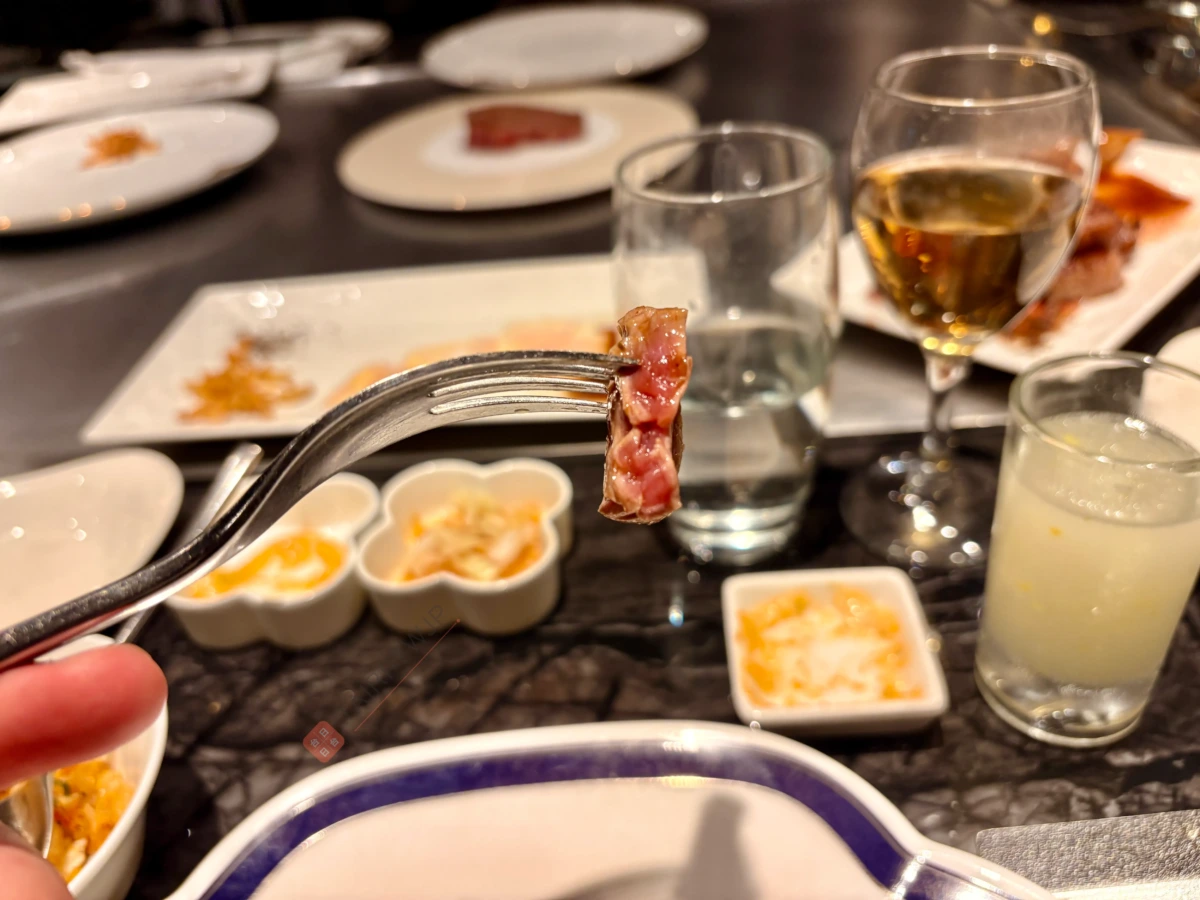 夏慕尼のガーリックビーフショートリブアップ写真