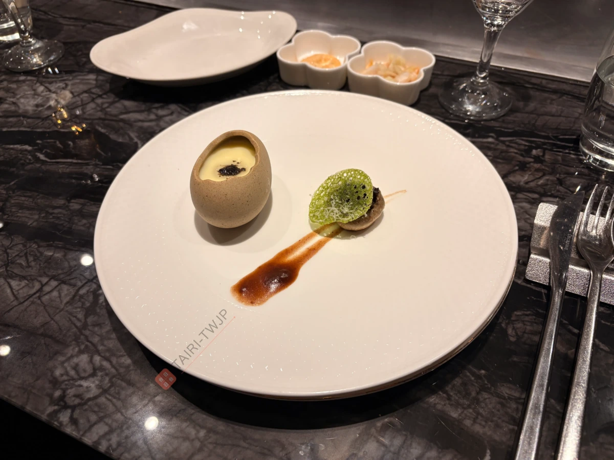 夏慕尼のエスカルゴマッシュルーム＆トリュフ茶碗蒸し