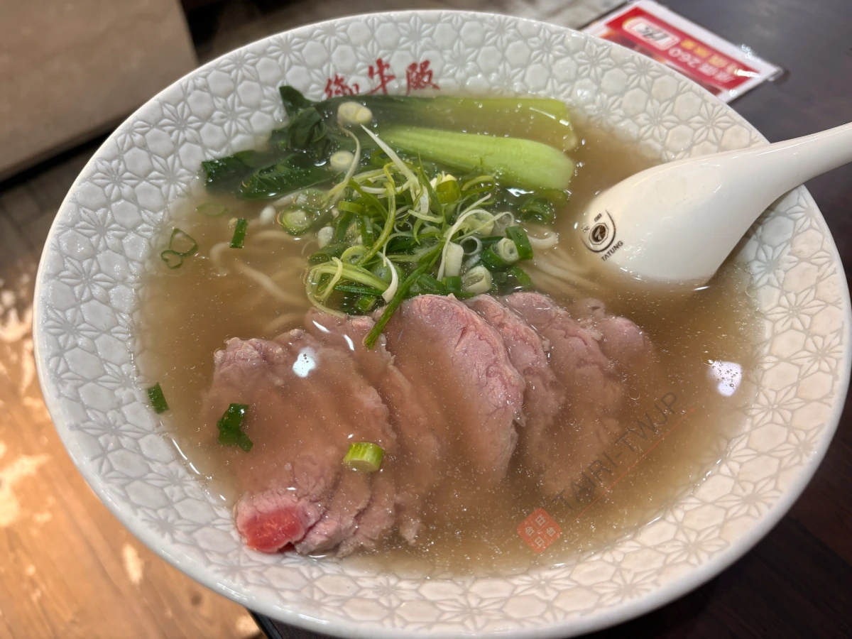御牛殿麵食鍋物の清燉刺身沙朗牛肉麺